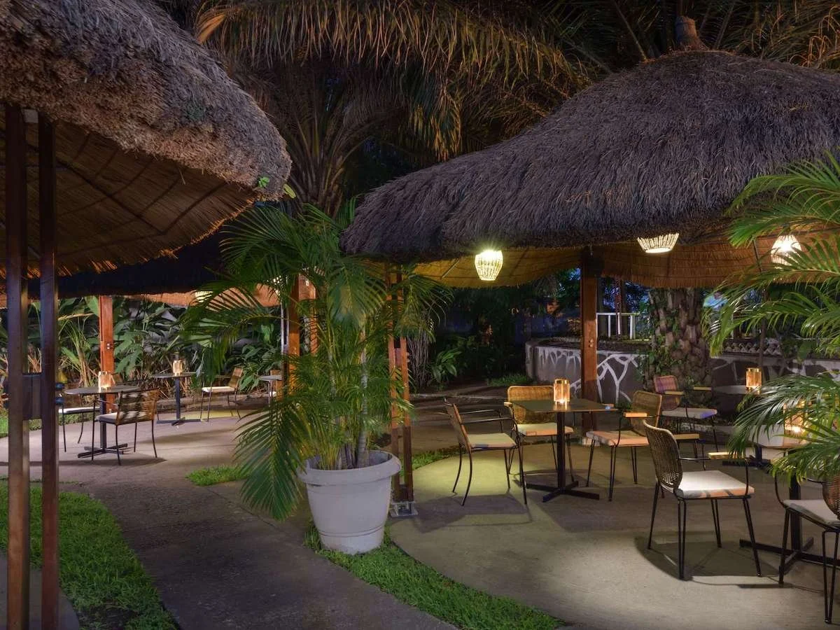 outdoor dining.jpg