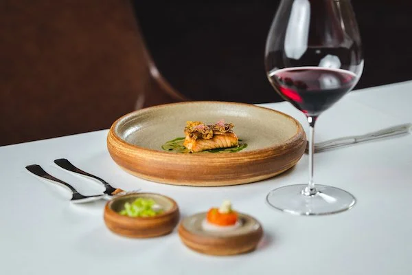 Refectory_Steamed trout and skin crust accompanied by citric caviar and tartare and horseradish_Abadía Retuerta.jpeg