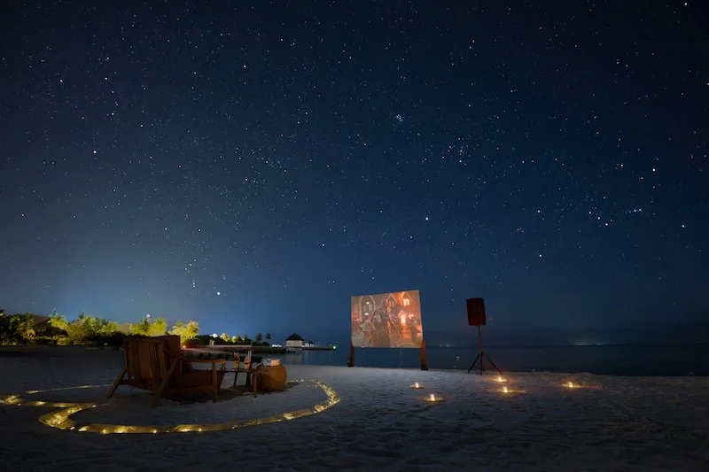 VARU by Atmosphere - ACTIVITIES AND SERVICES - BEACH CINEMA SETUP - 12_2022.jpg