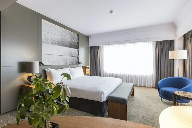 Hotel-Okura-Amsterdam-Executive-City-View-Room-Bedroom-SML-768x512.jpeg