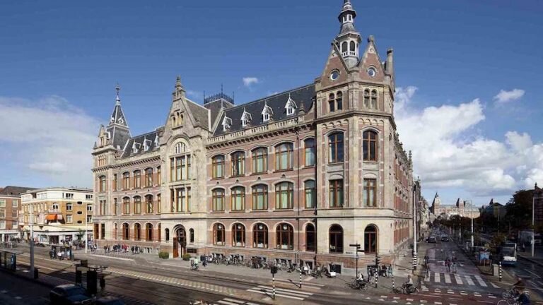 Conservatorium_Hotel_Homepage-10--768x432.jpeg