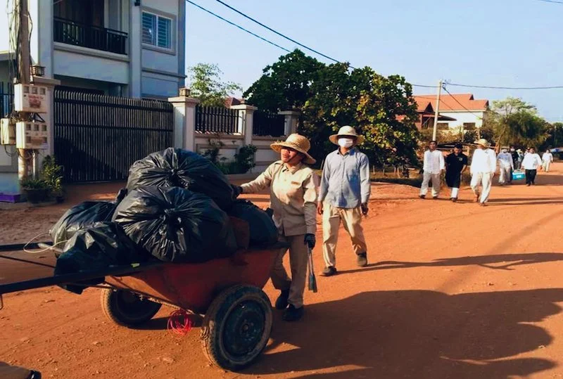 Zannier Hotels Phum Baitang - Garbage Collecting 1 - © Zannier Hotels.jpeg