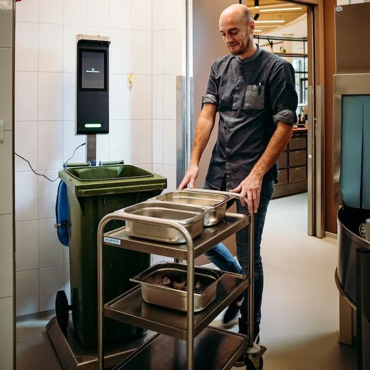 Orbisk is a start-up on a mission to make the world’s food system more sustainable. They do this by using progressive and innovative technology to tackle one of today’s biggest challenges: food waste. Smart cameras on top of waste bins, combined with