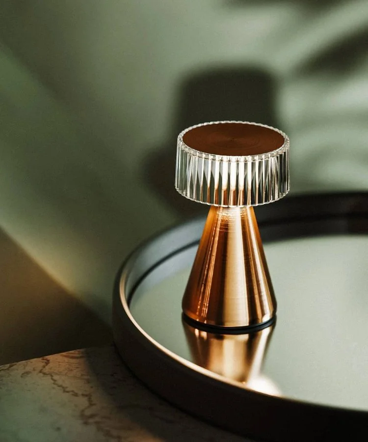 Piccolo captures a sense of playful elegance. Its IP64 rating ensures resilience against the elements, allowing seamless illumination from the poolside to dining under the stars. Piccolo uses 75% post-consumer recycled plastic for its internal struct