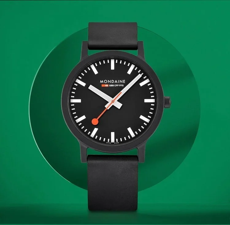 The Mondaine essence collection has been developed with recyclable materials that are perfectly safe for the environment. It combines classic design and iconic style with modern technology and future-oriented production methods.