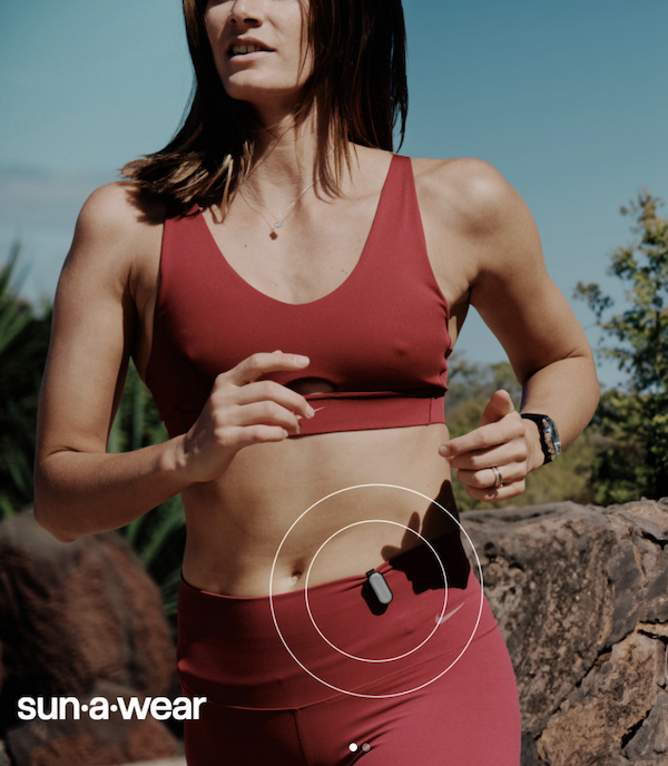 Sun-a-wear warns if your UV dose is too high or is too low over the long term. Receive personal advice and set your own limits based on your skin type. sun-a-wear never needs to be charged, is waterproof and can be attached anywhere. Simply clip it t