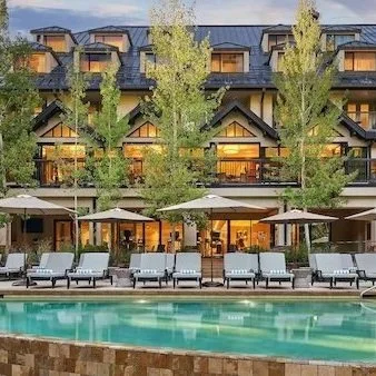 In the USA Hyatt Hotels provides guests with free EV charging. With both Level 2 charging stations and Level 3 chargers capable of charging up to 80 kilowatts per hour, guests can charge their vehicles in a mere half hour if they use the Level 3 opti