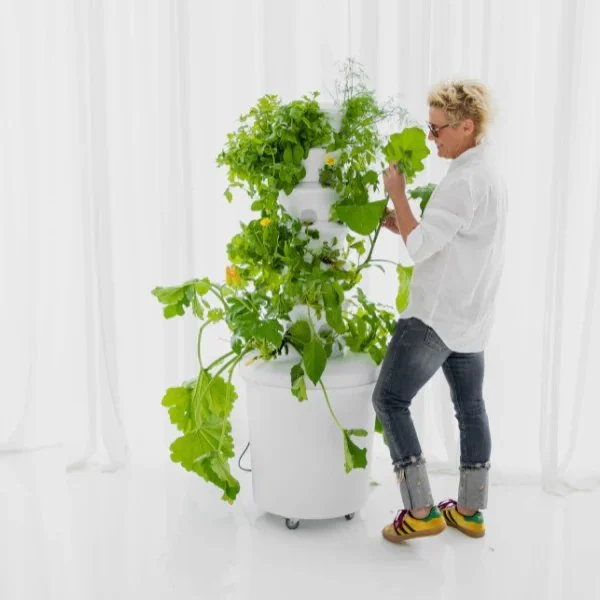 Airgarden makes it possible for anyone, regardless of time, space or experience, to grow farm-fresh produce from home with nothing but 1m square and 10 minutes a week.
