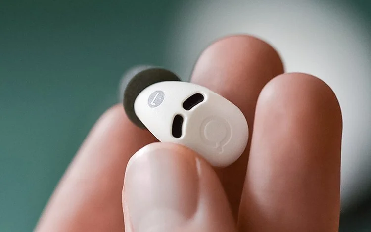 QuietOn 3.1. is the world’s smallest noise-canceling device designed to fit perfectly into ear anatomy. QuietOn’s product development has successfully miniaturized noise-canceling technology, the design is based on years of work with ear anatomy mode