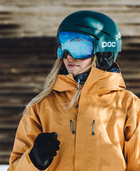 POC Zonula Clarity ski goggle frames and straps are constructed from 47% bio-based materials to reduce environmental impacts. Wide view interchangeable Clarity lenses developed with Zeiss.