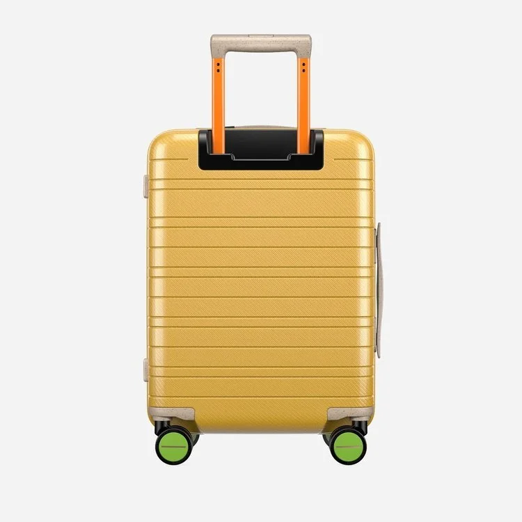Circle One, the world’s most sustainable luxury luggage. The 100% plant-based and biodegradable anomaly not only proves that performance and sustainability can be complementary concepts – designed to be repaired, and never replaced, it will never see