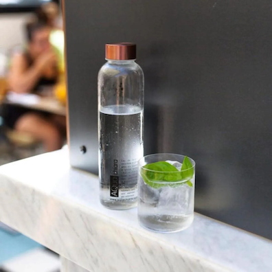 AQUAchiara’s customisable, portable water bottles are made in France and Europe. Washable and reusable, these glass bottles are becoming known as the sustainable alternative to plastic bottles.