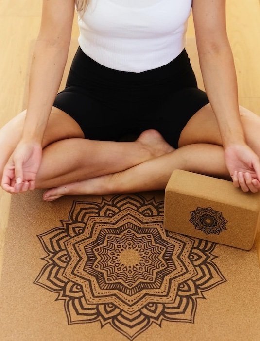 Keep your yoga practice plastic-free with The Conscious Store cork yoga mat made from cork (on the top) and sustainably captured natural tree rubber (for the bottom of the mat). It is free from PVC, TPE, silicones, and phthalates.