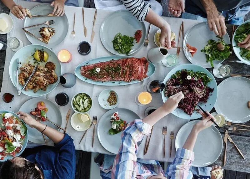 Mud Australia is a porcelain range designed by Shelley Simpson that combines hand made processes, clean lines, colour palette and functionality. Oven, microwave, dishwasher and food safe wares.