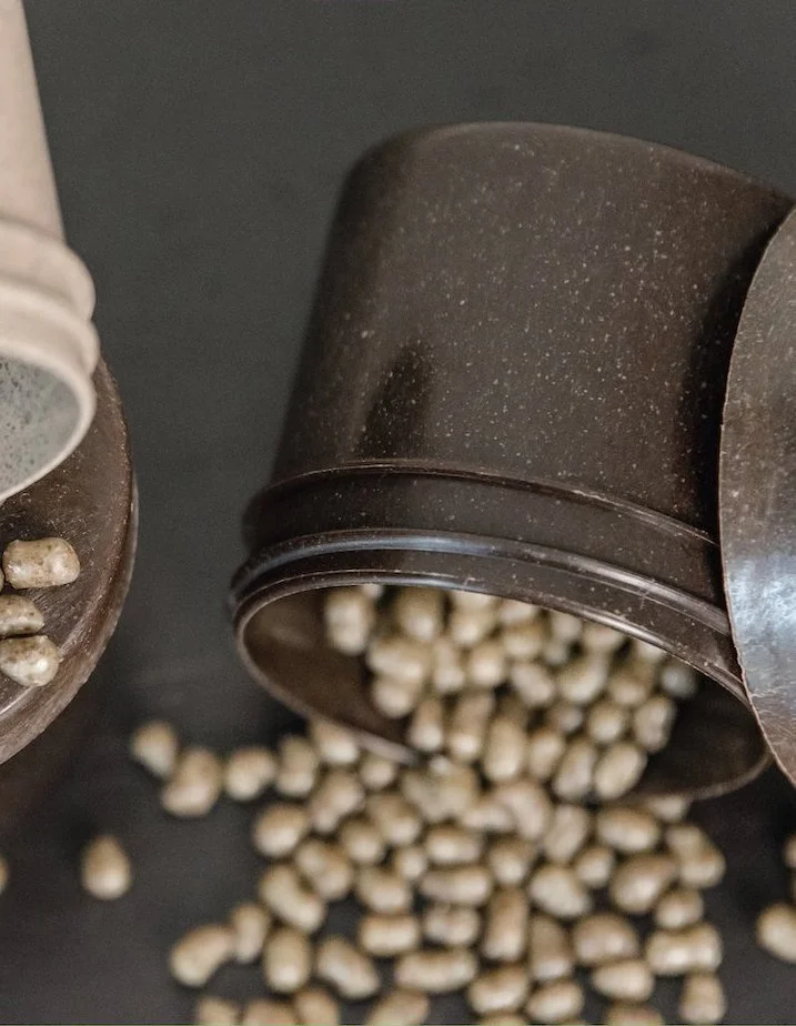 Hundreds of millions of tons of plastic are produced worldwide every year, causing serious impacts on environmental and human health. Hemp bio-plastic uses renewable and sustainable materials, delivering the durability, versatility and availability o