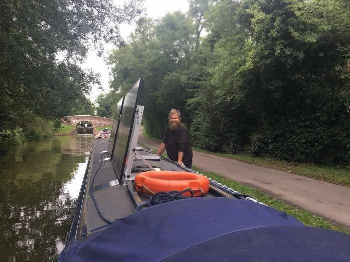 Sunworks manufacture portable solar panels that can be used on narrowboats and canal boats. Comes with a stand that is easily set up outside the boat. 50 to 200 watt panels available.