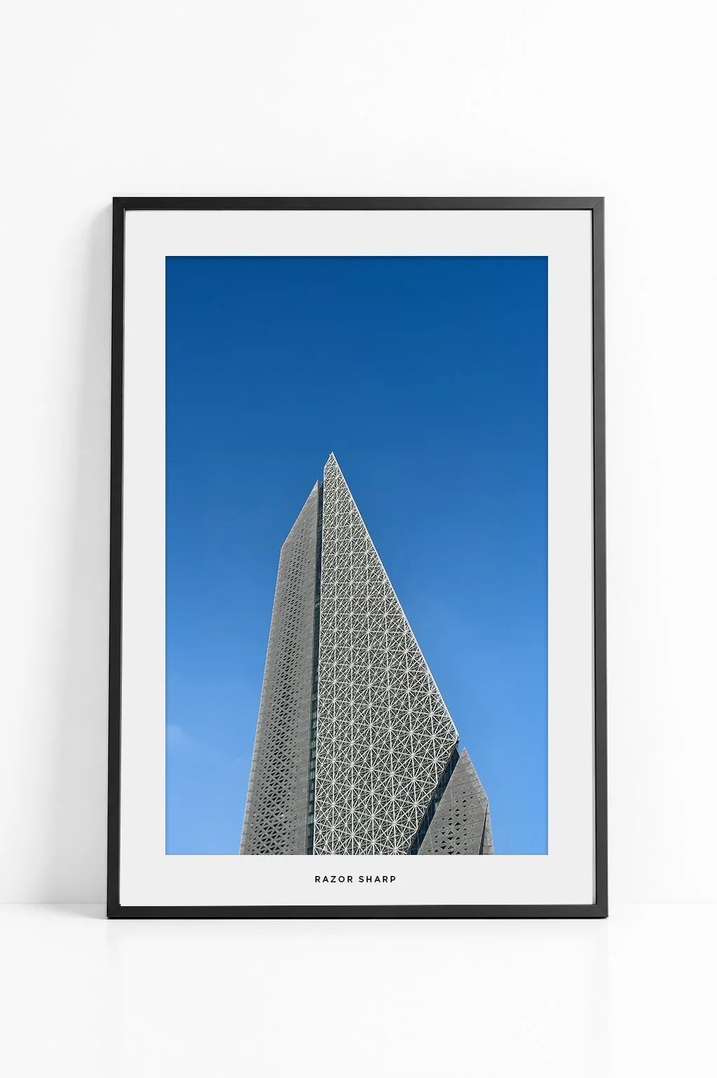 21_RAZOR SHARP.jpg