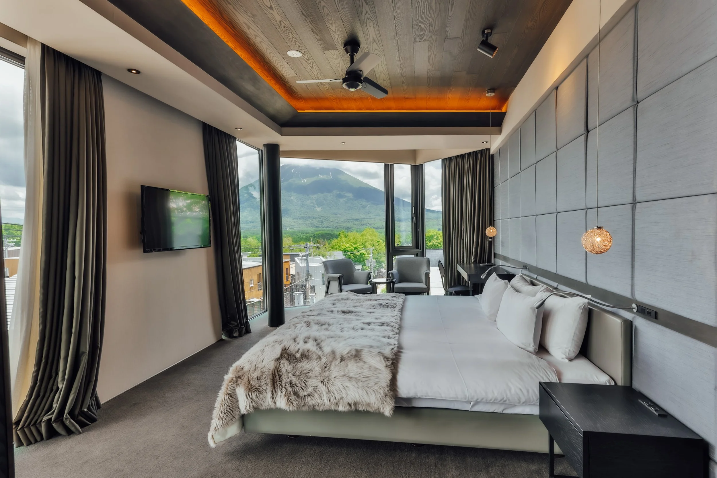HavenNiseko_4BDRPenthouseResidence_MasterBDR_01.jpg
