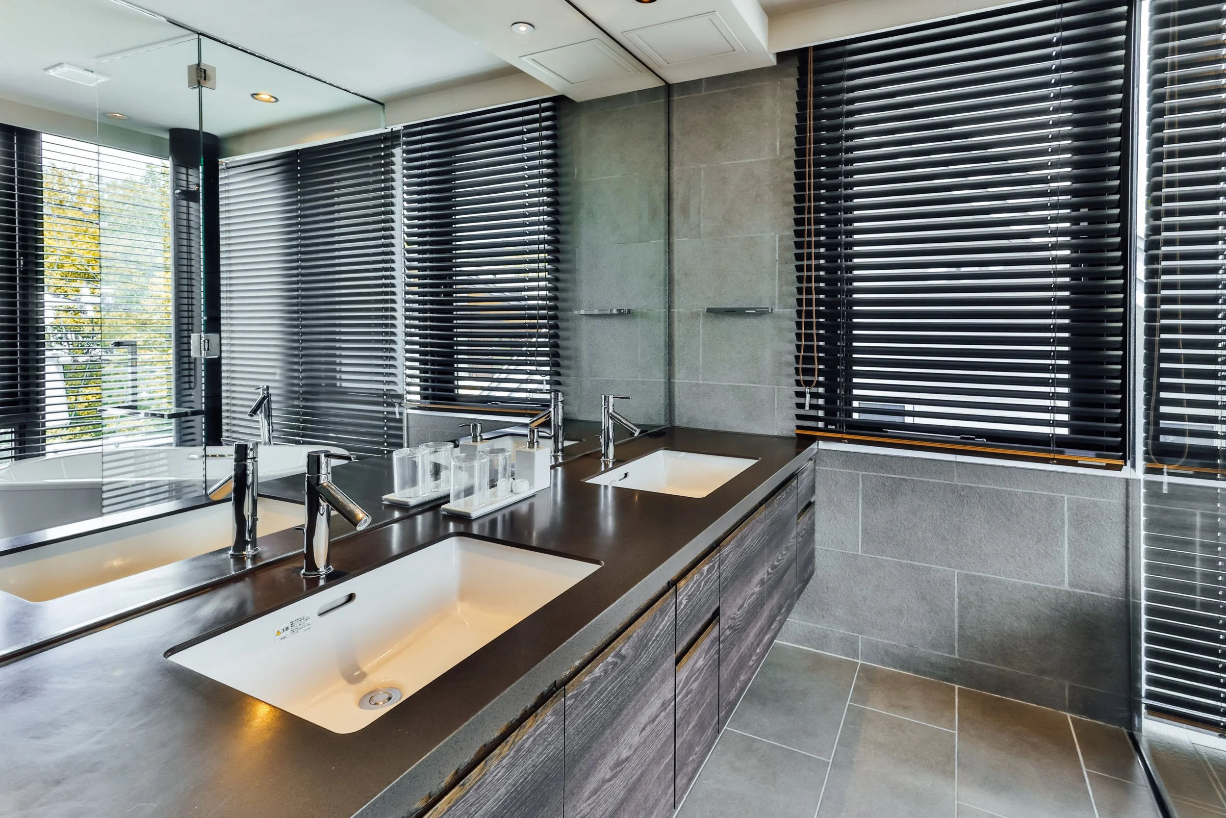 HavenNiseko_4BDRPenthouseResidence_MasterBDR_05.jpg