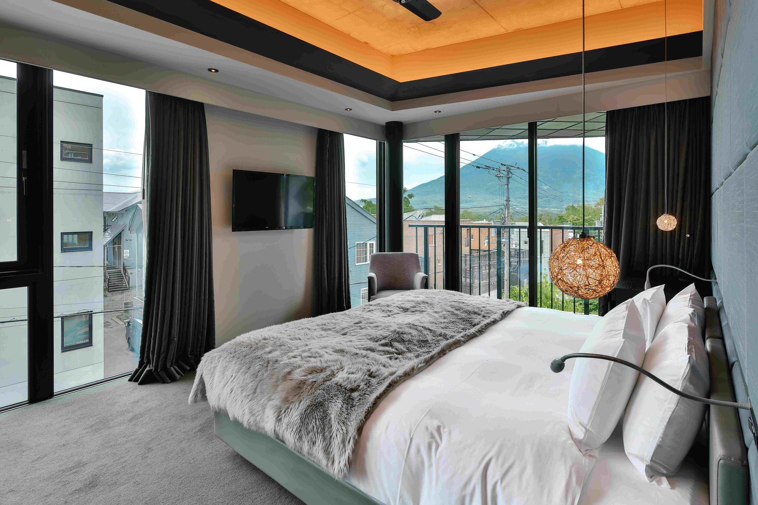 HavenNiseko_4BDRResidence_MasterBDR_01-compresso.jpg