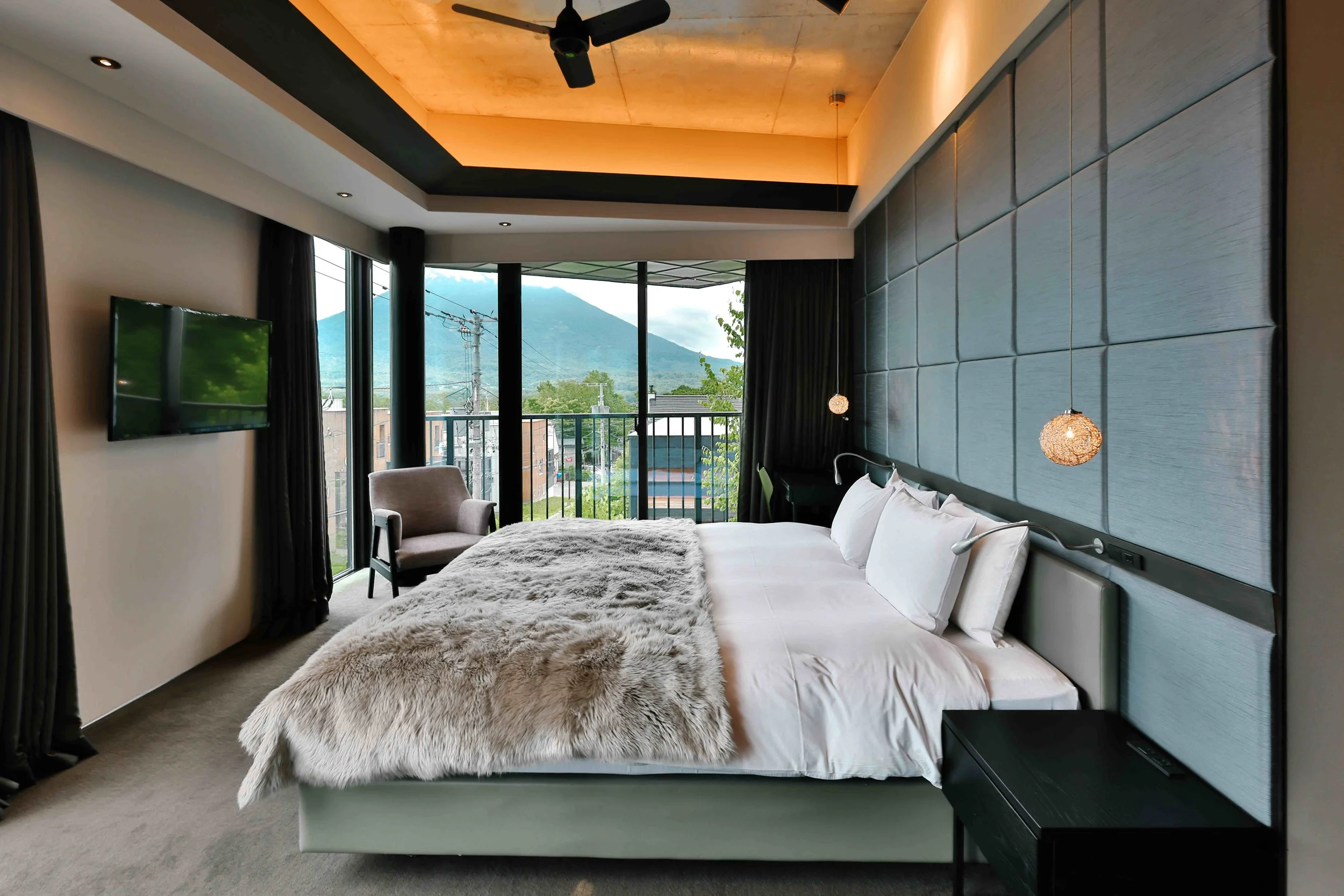 HavenNiseko_4BDRResidence_MasterBDR_02-compresso.jpg