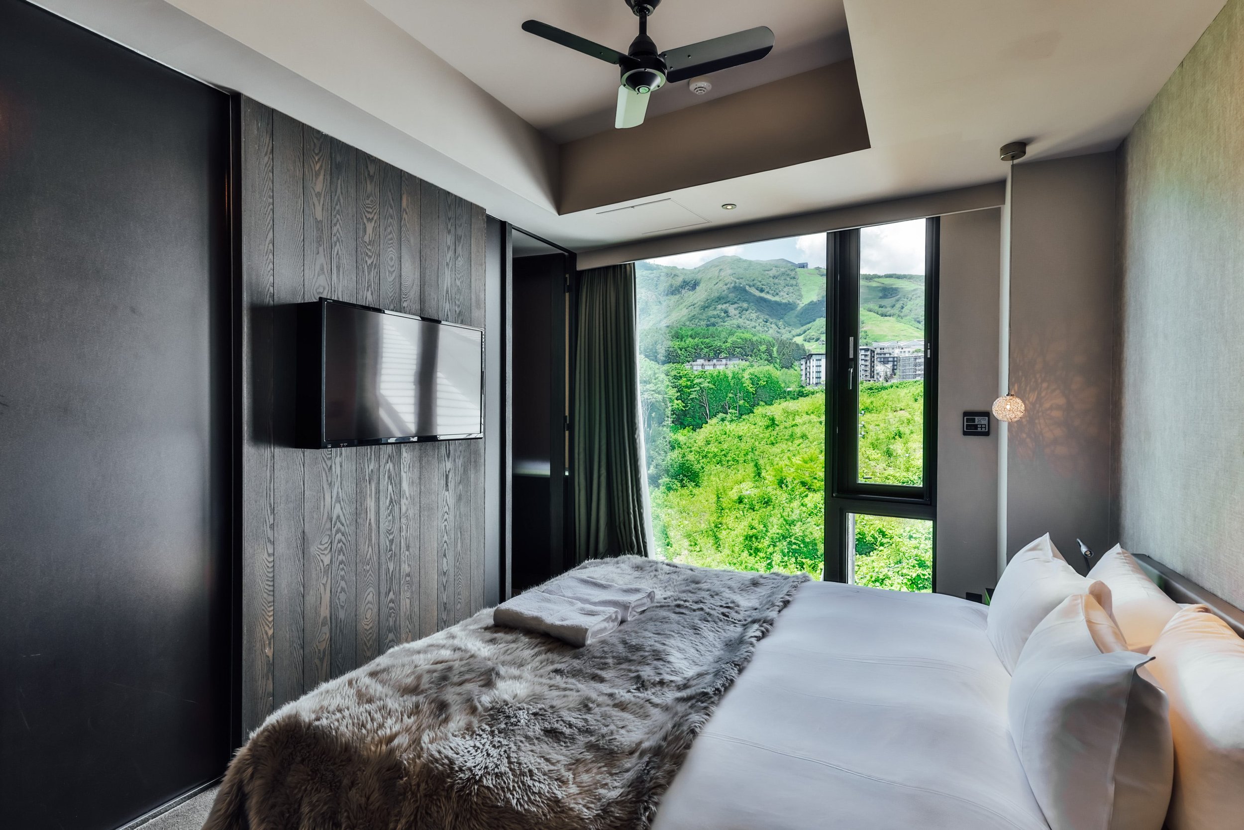 HavenNiseko_4BDRPenthouseResidence_BDR2_01-compresso.jpg