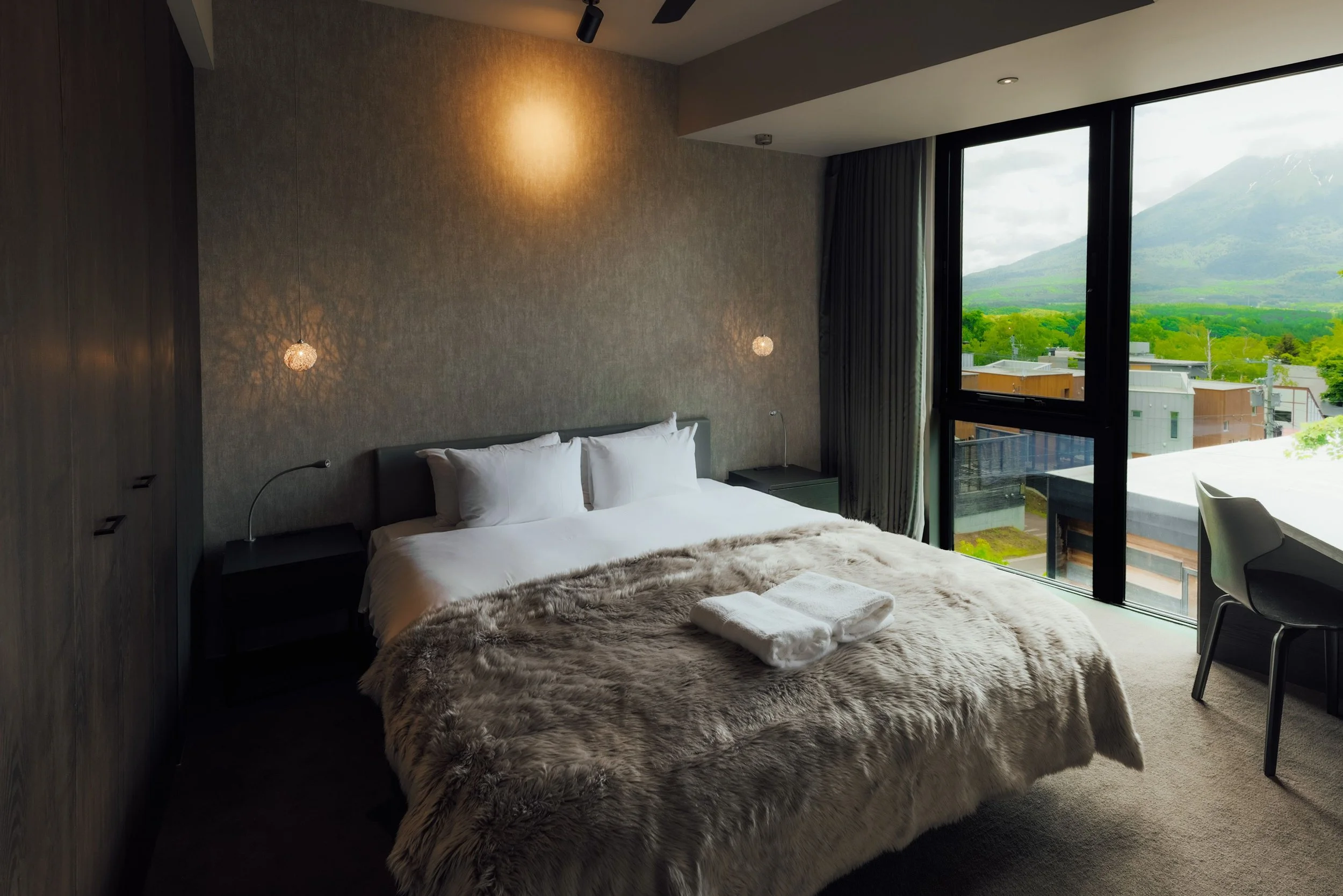 HavenNiseko_4BDRPenthouseResidence_BDR3_01-compresso.jpg