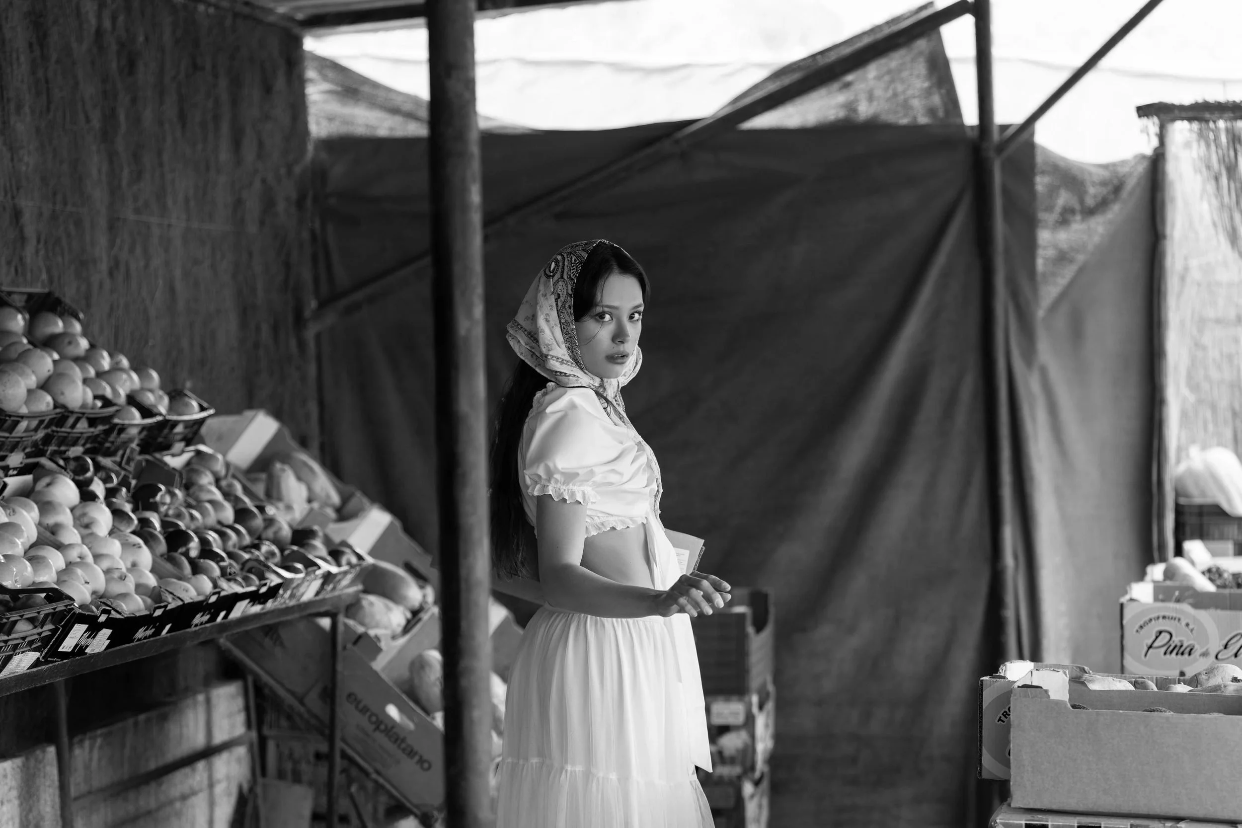 portfolio-market-stall-headscarf-bw.jpg