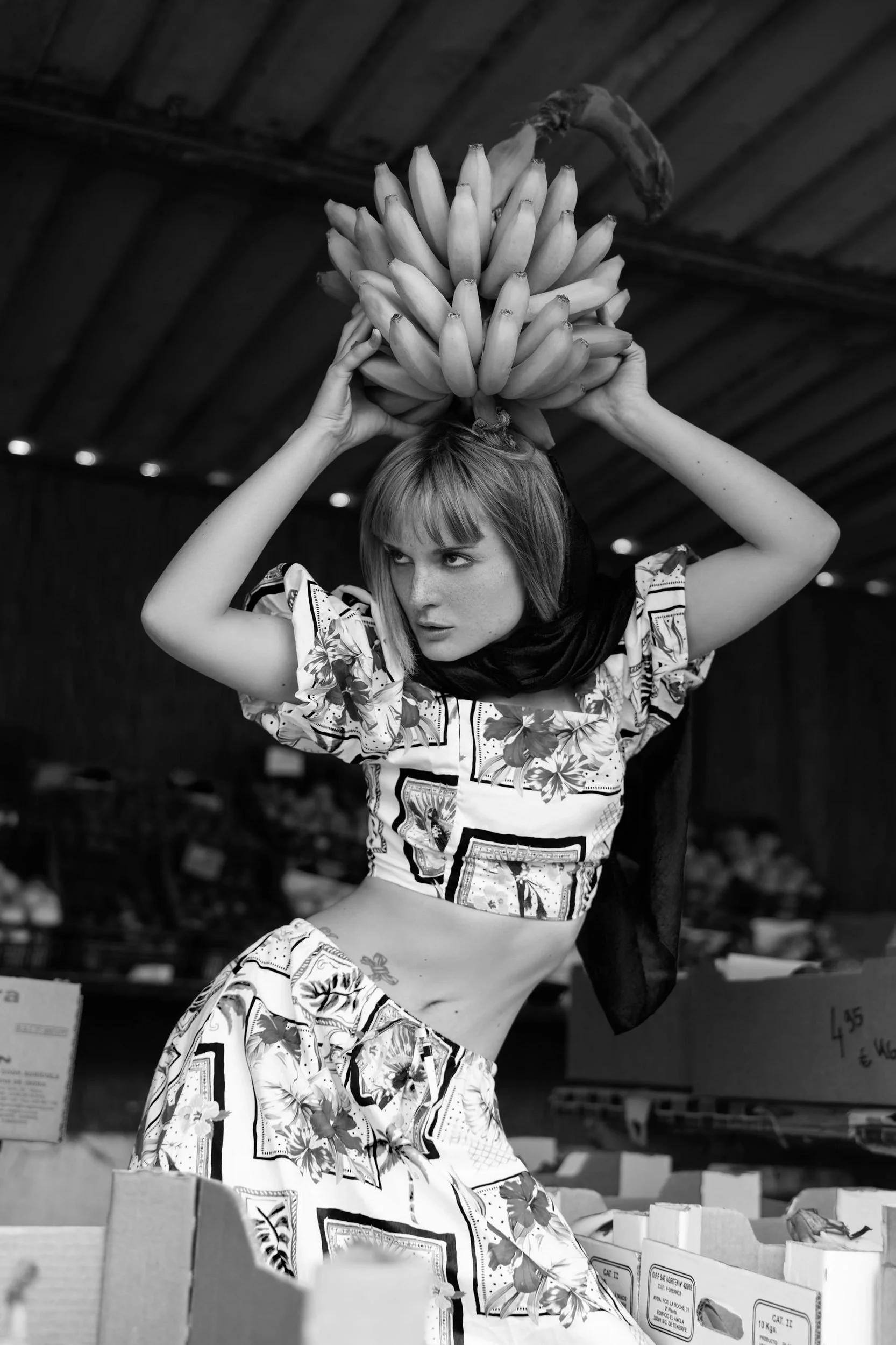 portfolio-market-bananas-on-head-bw.jpg