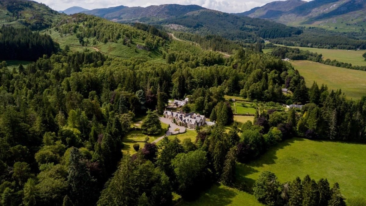 retreats-scottish-highlands-house-forest.jpg