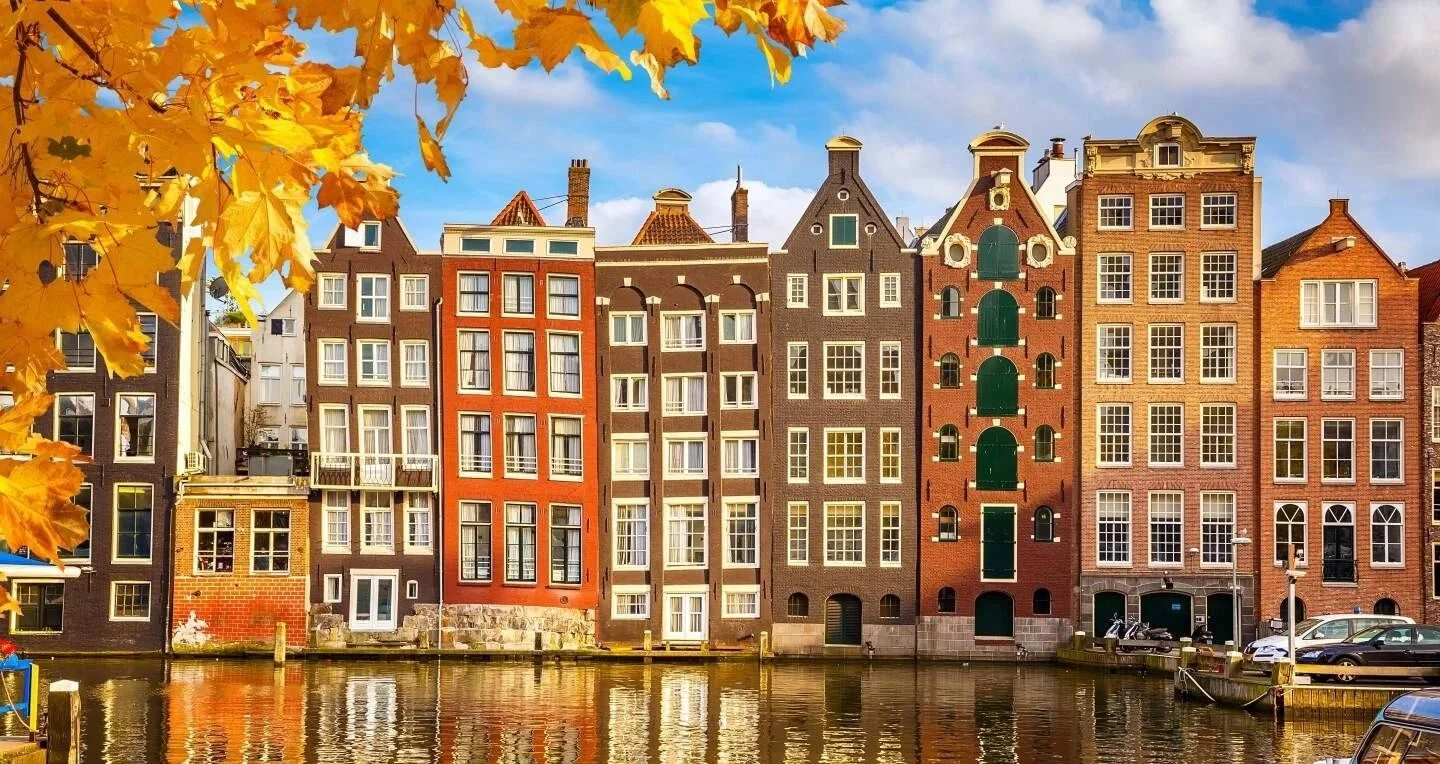 tours-amsterdam-canal-houses-autumn.jpg