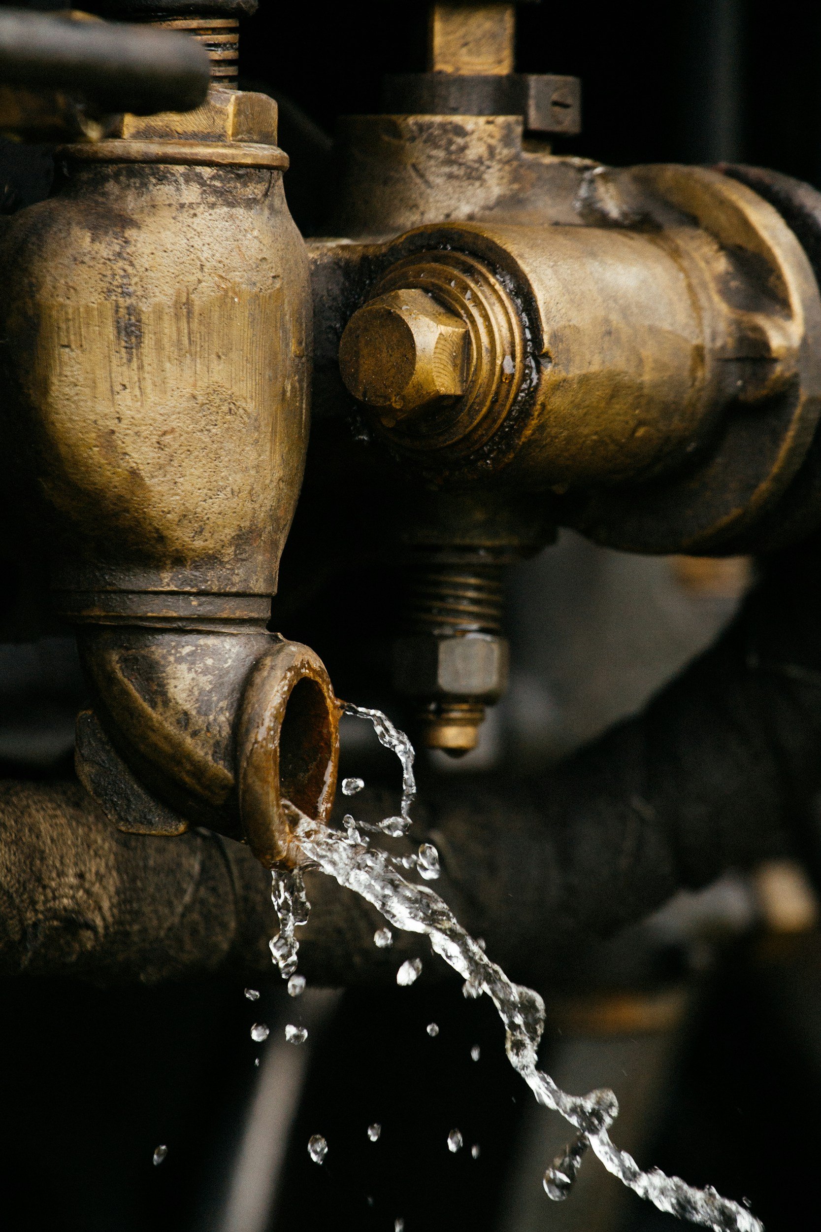 Leaking water pipe - burst pipe and leak response in New Jersey