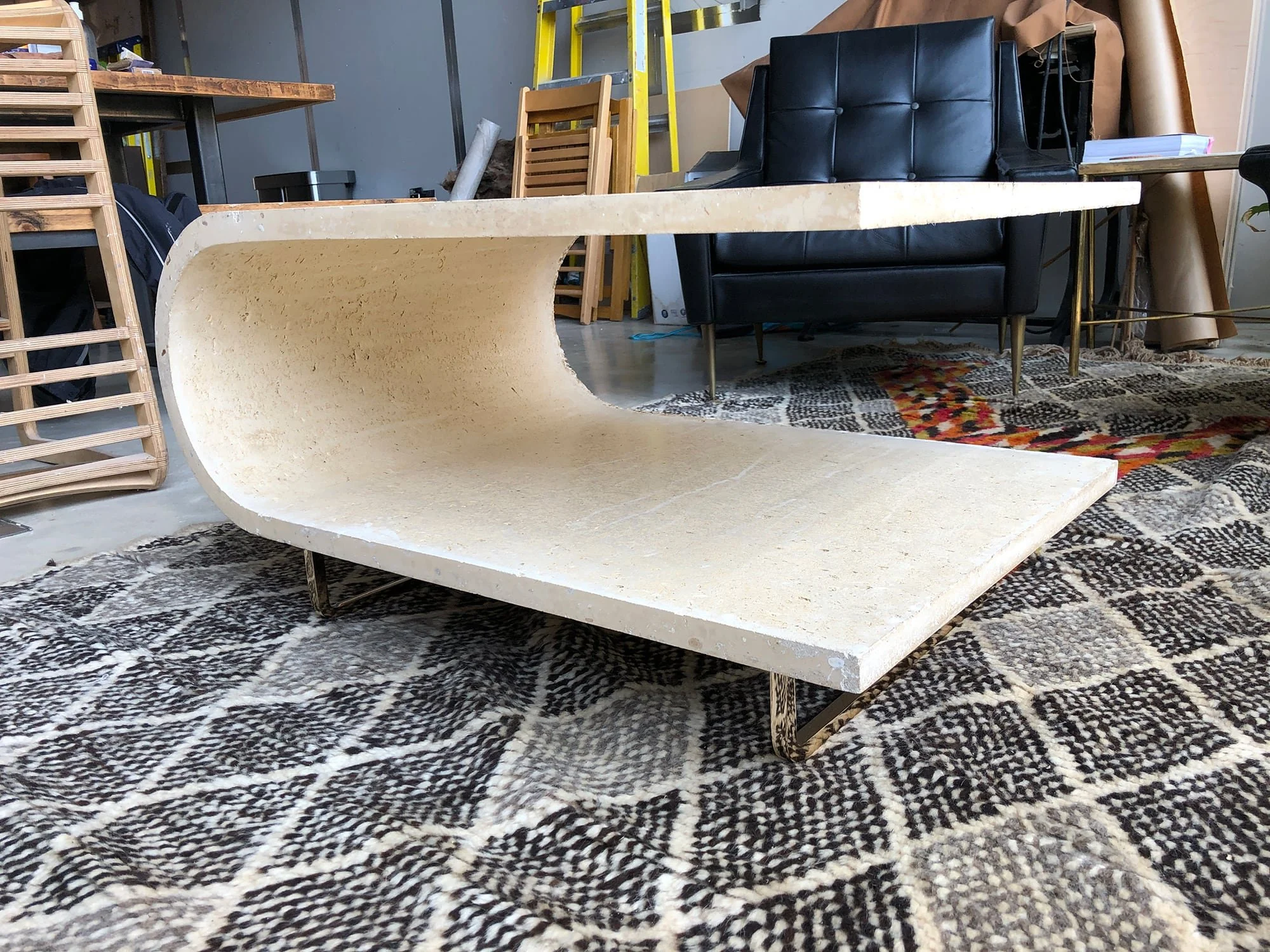 Curve-concrete-table-04.jpg