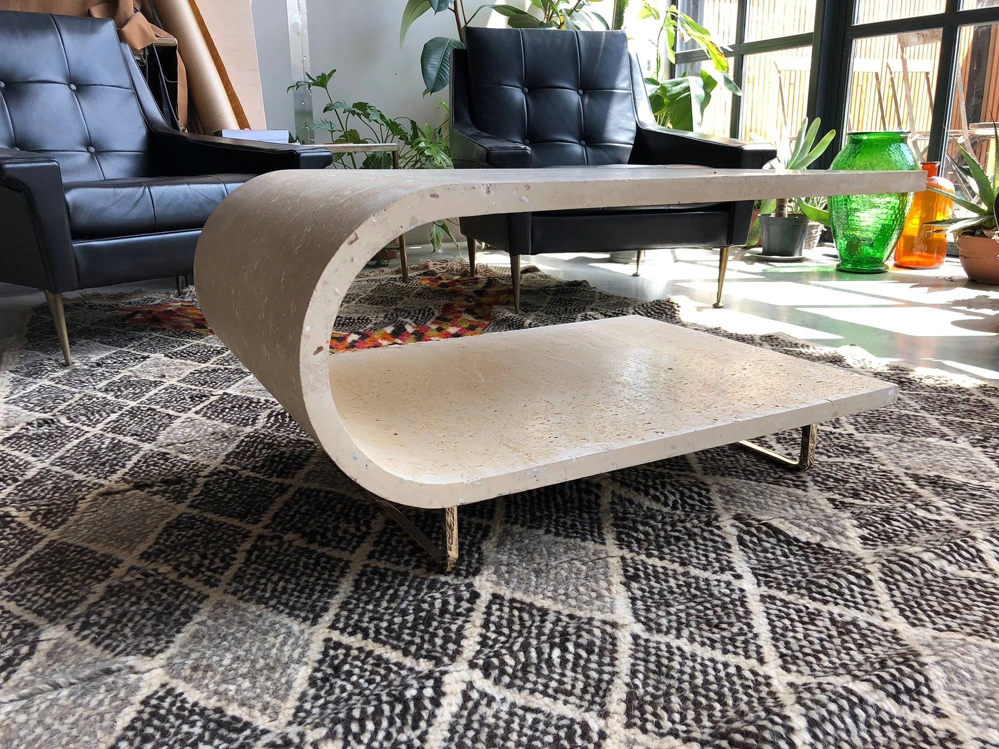 Curve-concrete-table-02.jpg