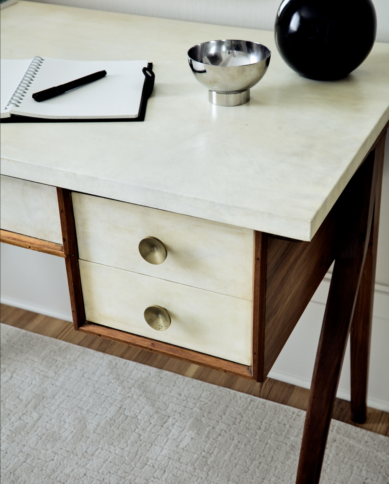 Desk Detail.png