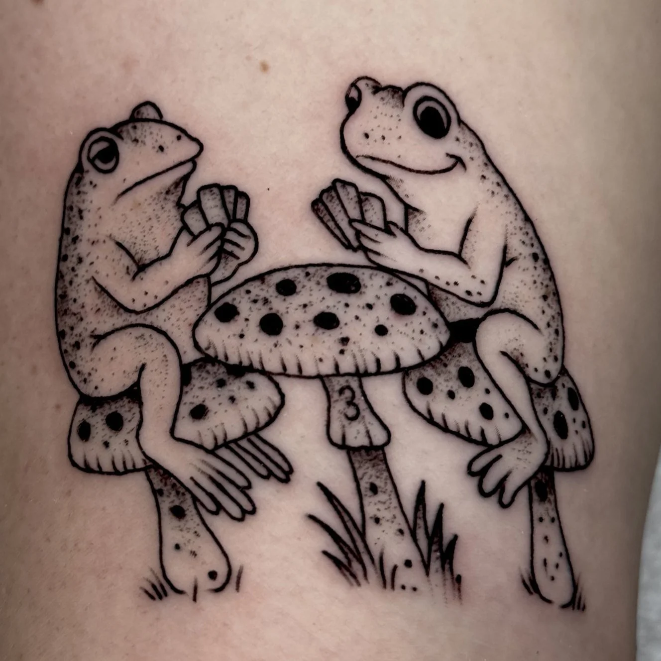 Billy Bennett
Linework frogs on mushrooms