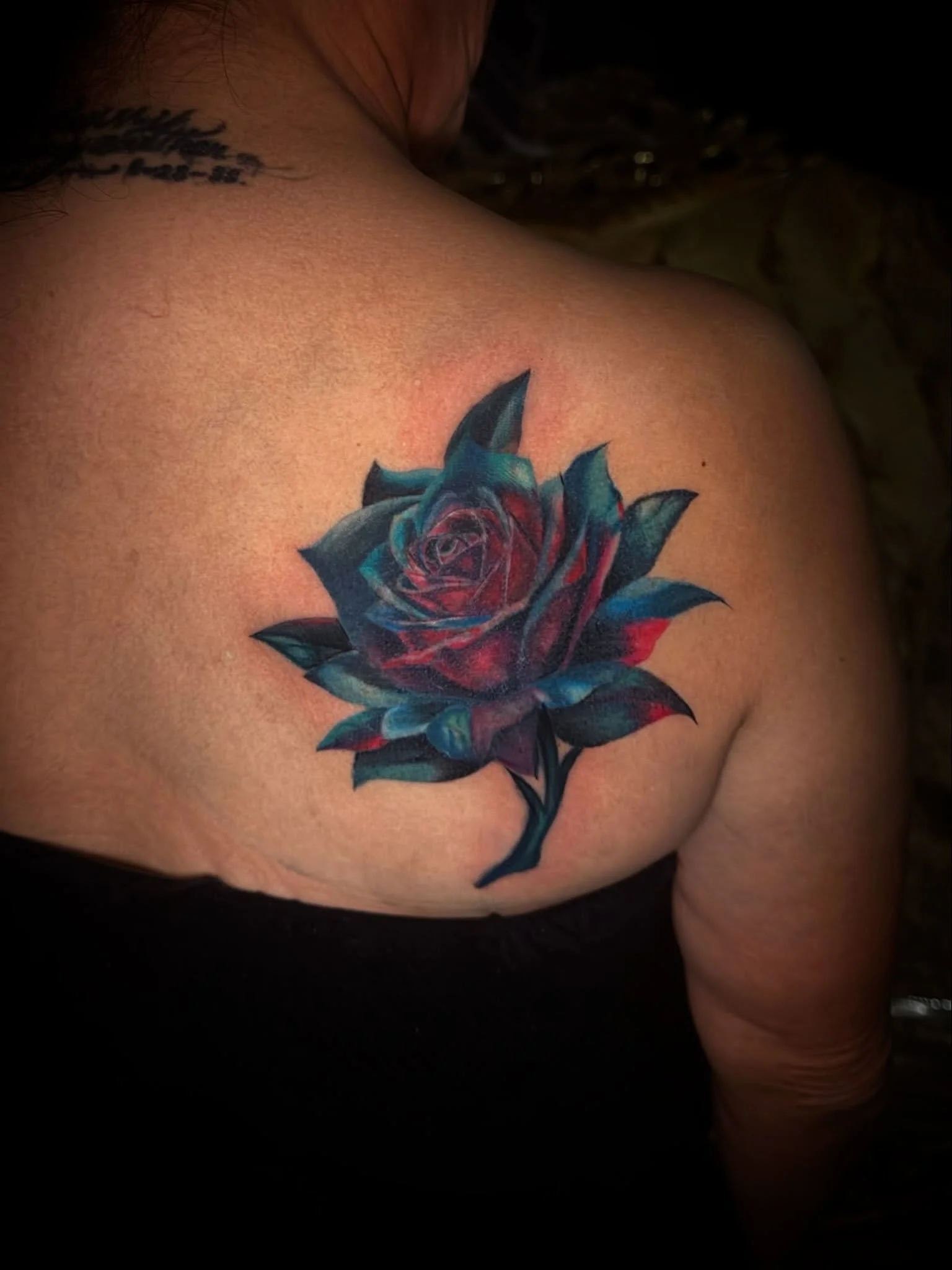 Beautiful color and realism work done by @ryanramireztattoo 
Blue red rose tattoo 🌹💙
Check our link in bio and submit a consultation request form for the quickest response! 
.
.
#rosetattoo #flowertattoo #colortattoo #bluerose #realismtattoo