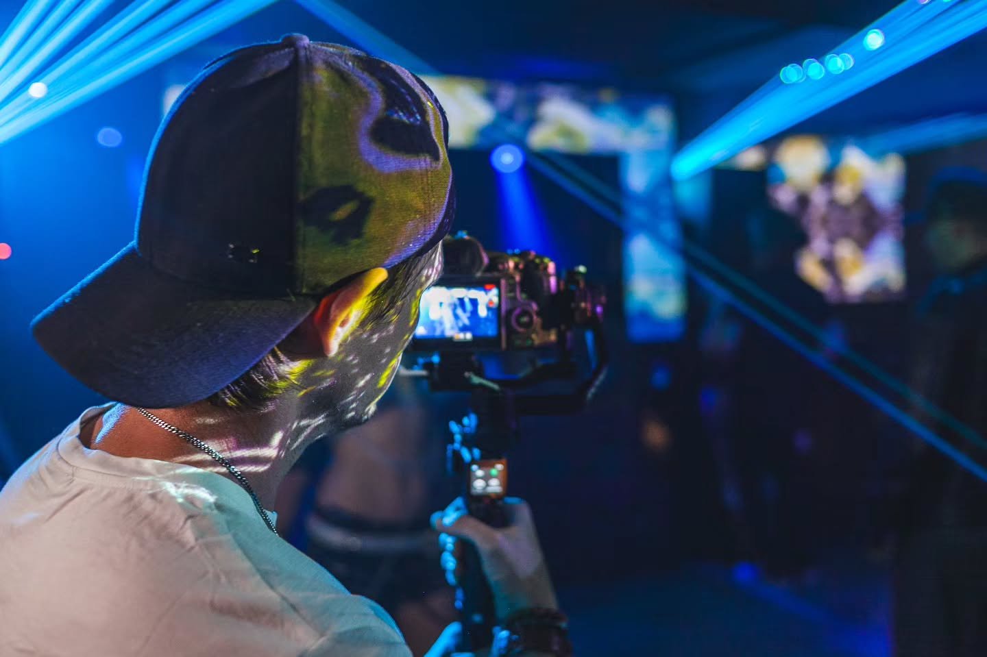 @motionvideopro @downbeat.nightclub.vic That was a night to remember! My camera is much older but I found it cool that I was taking a photo of it's 18 years newer mirrorless version. Super nice guy and passionate about what he does; Fancy Goose appro