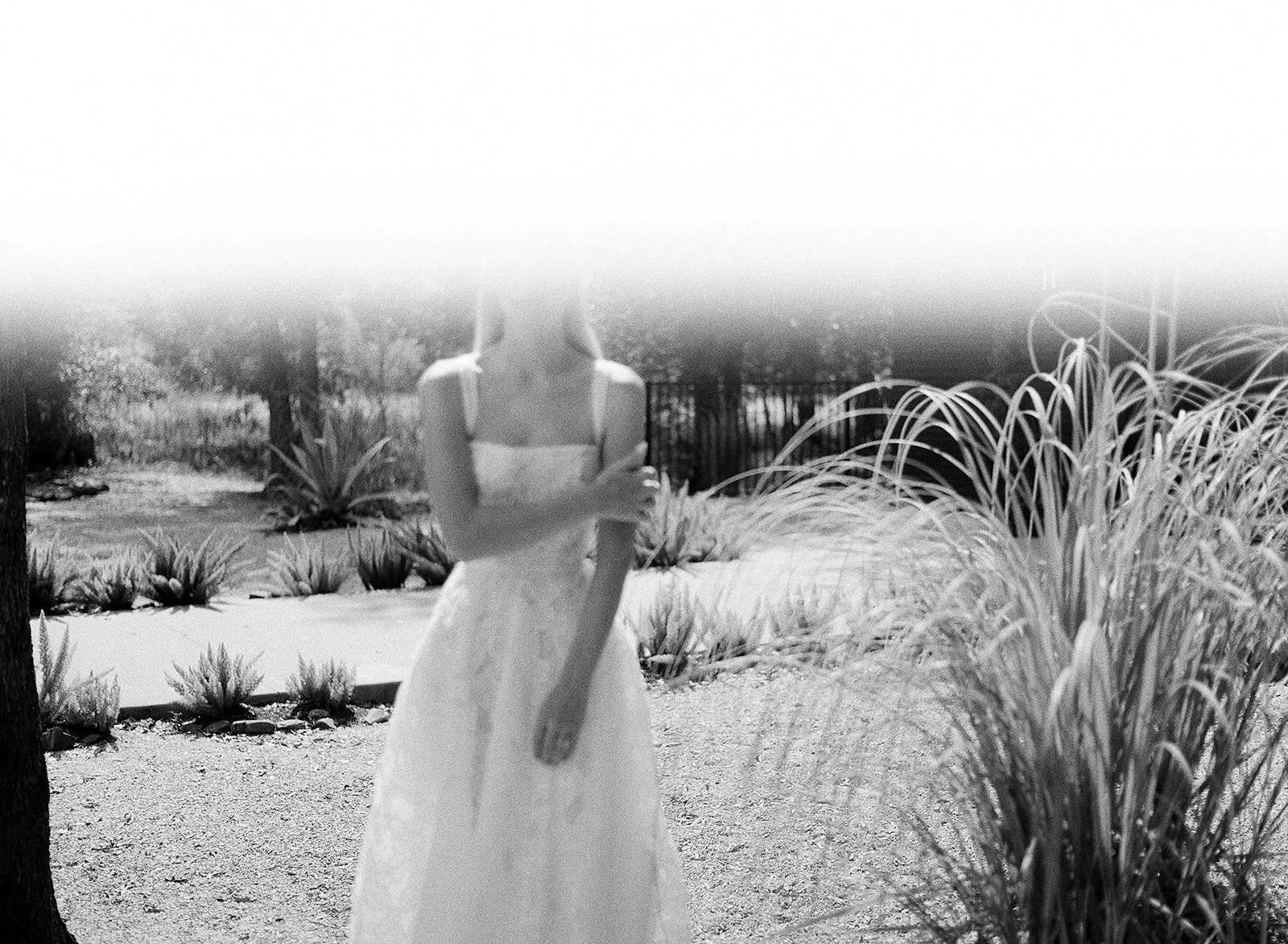AnnieAustinPhoto_first-of-the-roll_black+White-bridal-Photo_05.jpg
