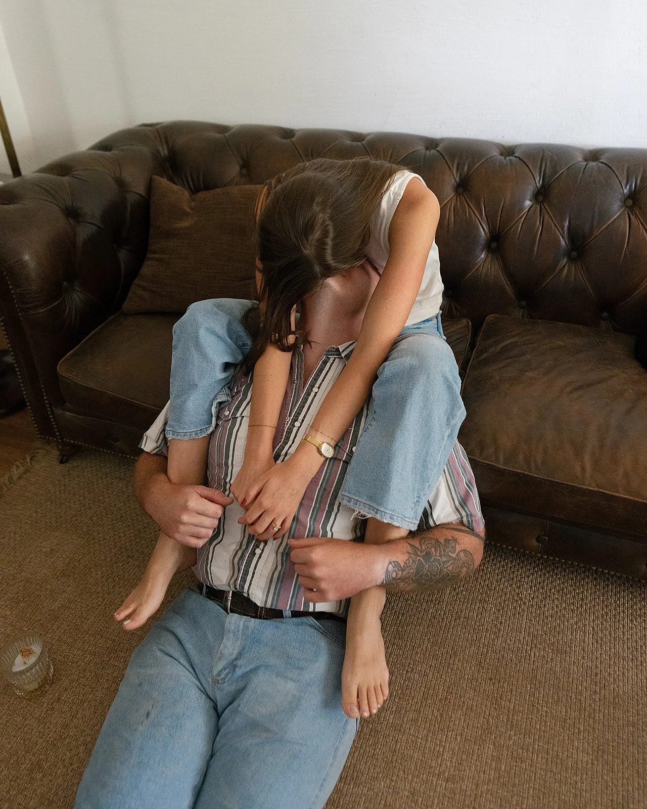 AnnieAustinPhoto_At-home-couples-photography_cozy-in-living-room_02.jpg .jpg