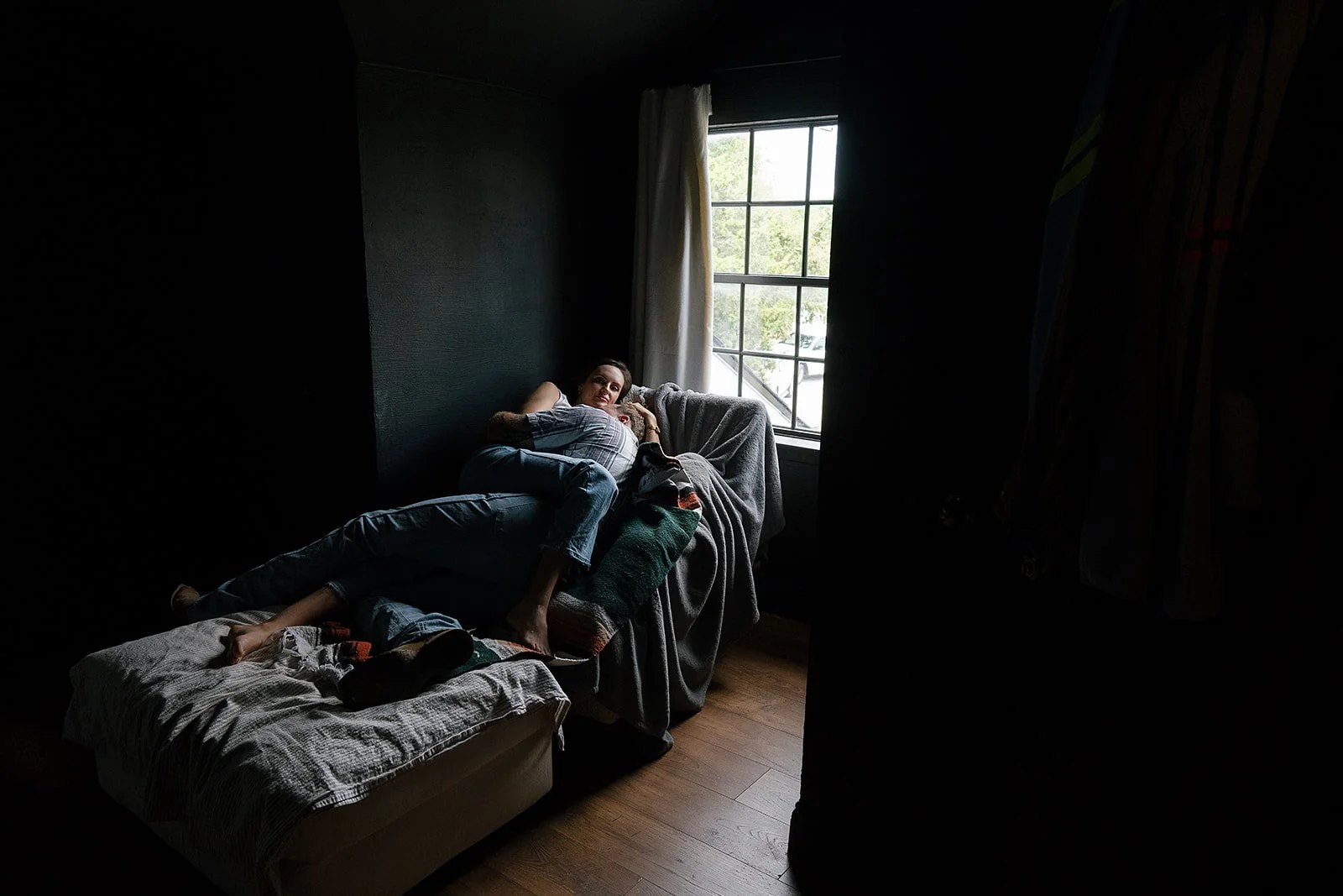 AnnieAustinPhoto_At-home-couples-photography_in-ATX_17.jpg