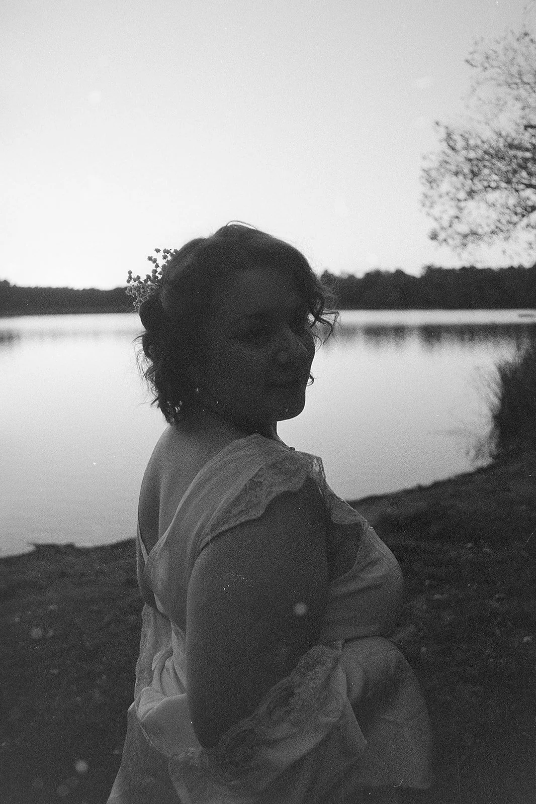 AnnieAustinPhoto_East-Texas-Bridals_on-black+white-film_16.jpg