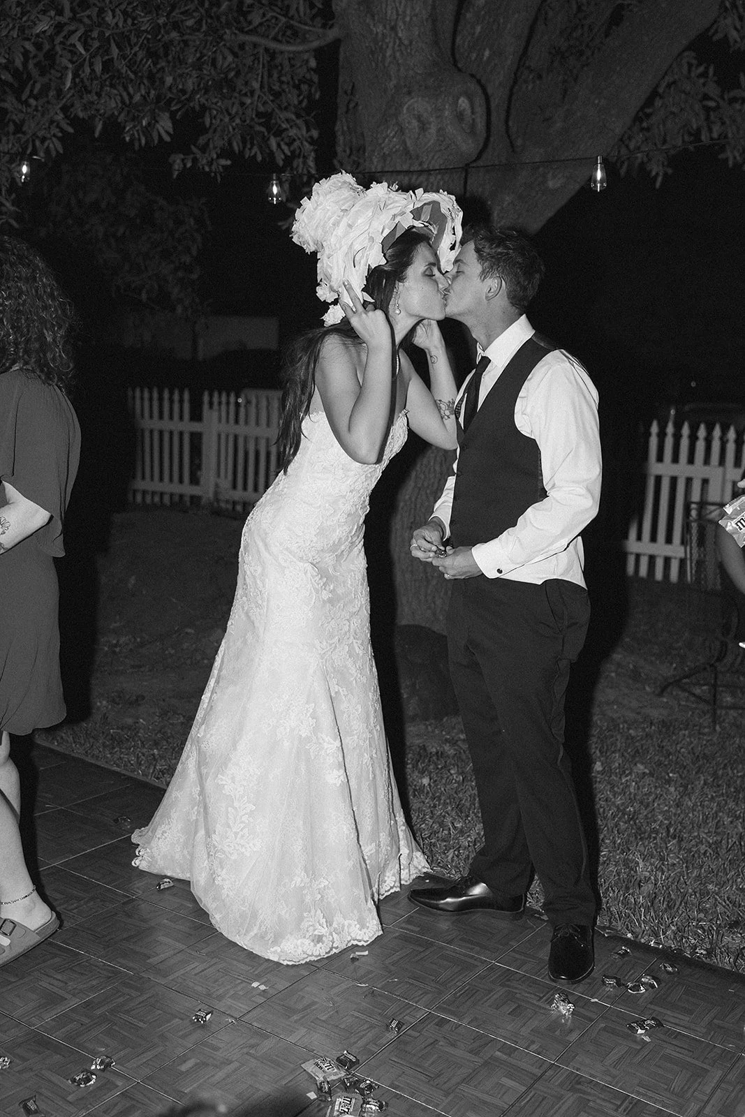 AnnieAustinPhoto_Oaklea-Mansion-Wedding_black+white-film-photo_29.jpg