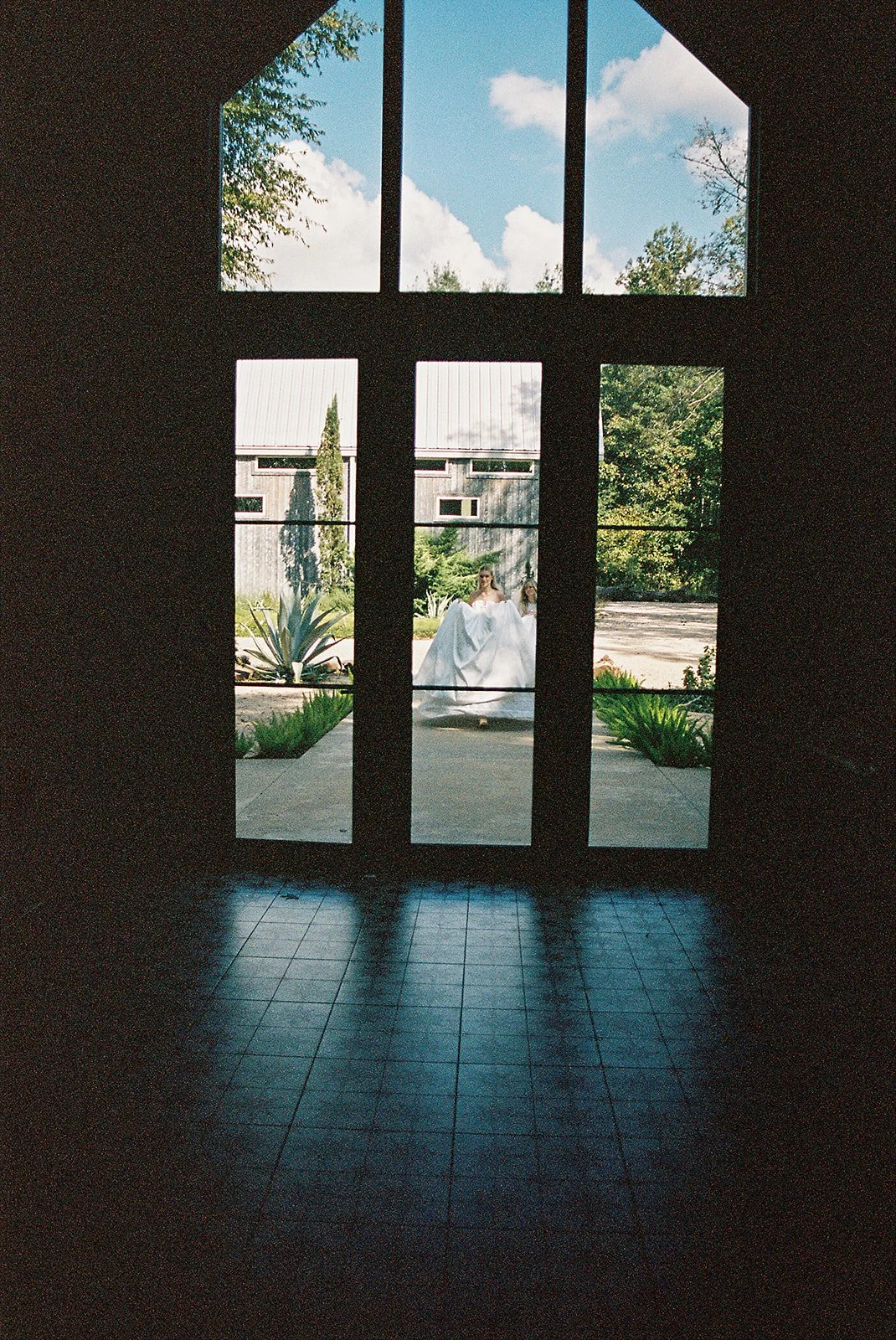 AnnieAustinPhoto_bridal-concept-on-film_Dove-Hollow-Venue-Editorial_02.jpg
