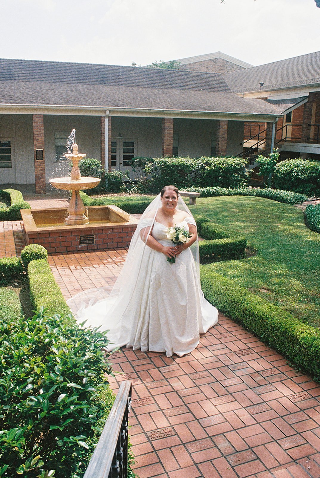 AnnieAustinPhoto_Houston-wedding-photos_Film-photography_04.jpg