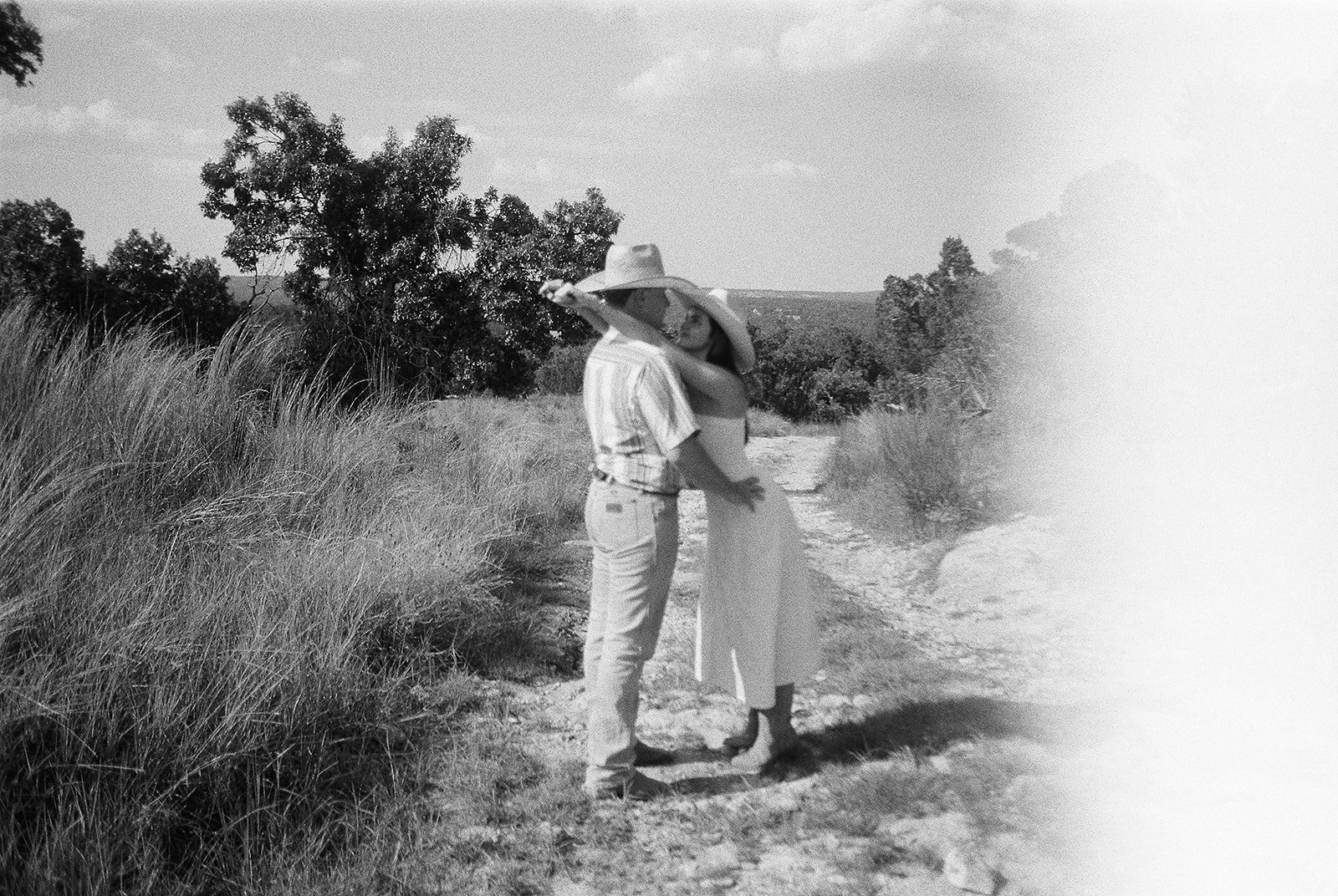 AnnieAustinPhoto_At-home-couples-photography_on-film-photography_33.jpg