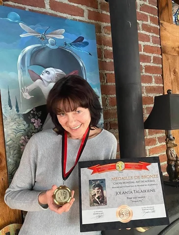 Jolanta Talaikiene with her Mondial Art Academia medal beside her painting The Dragonfly