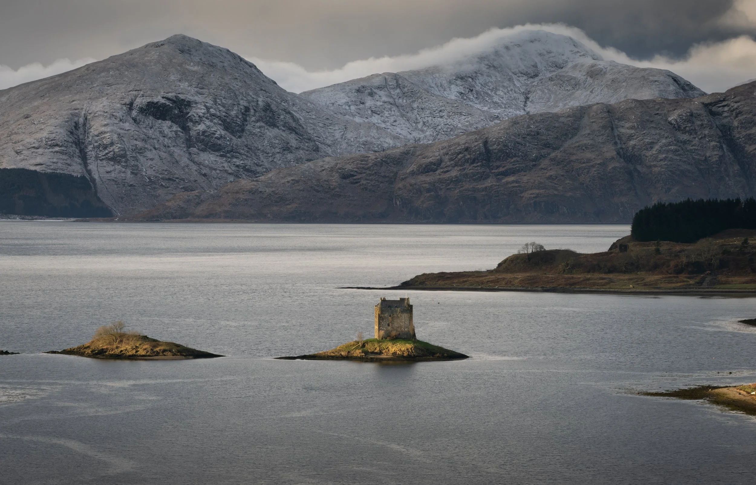 scotland-landscape-castle-stalker-highlands.jpg