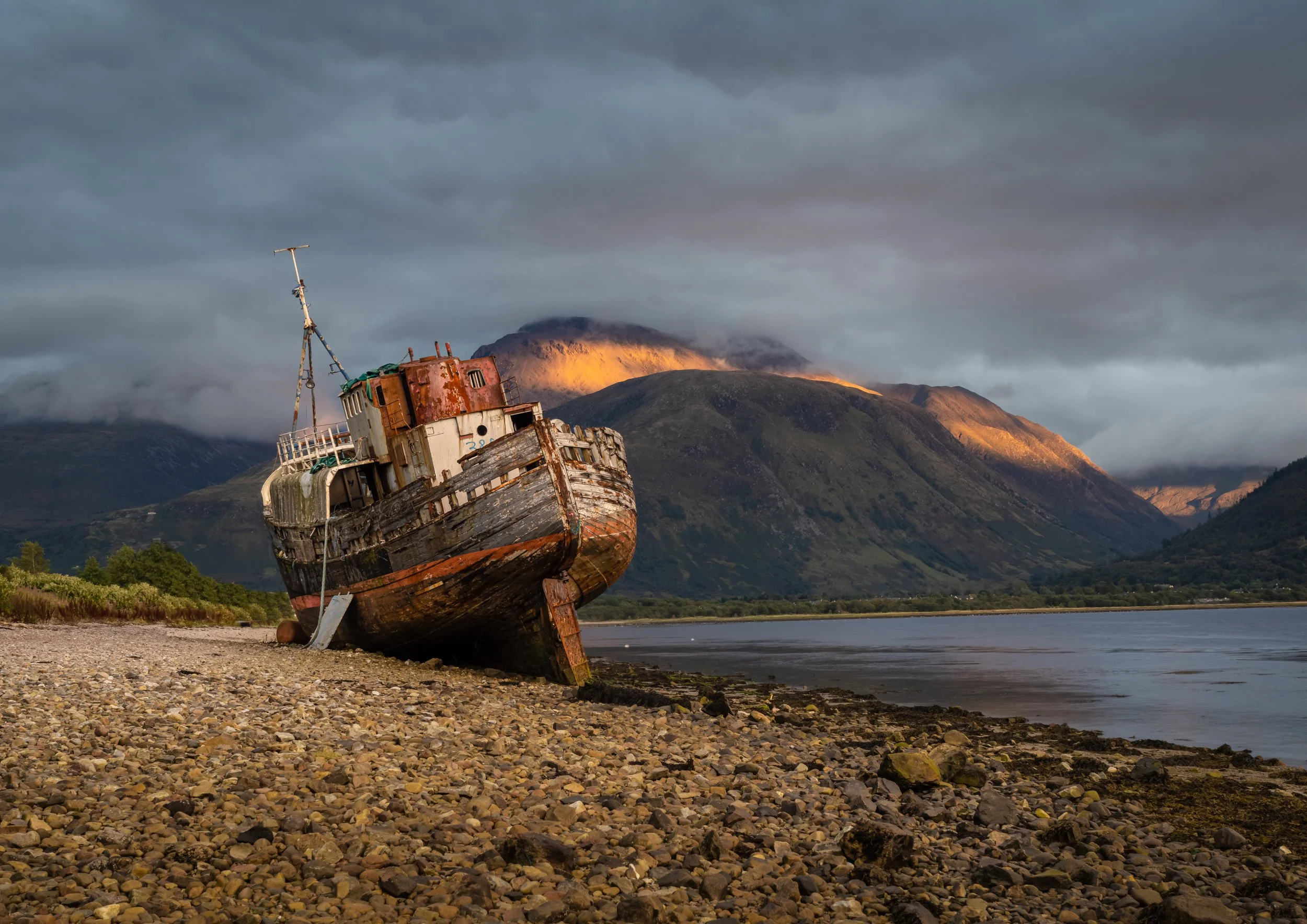 scotland-landscape-glencoe-boat .jpg