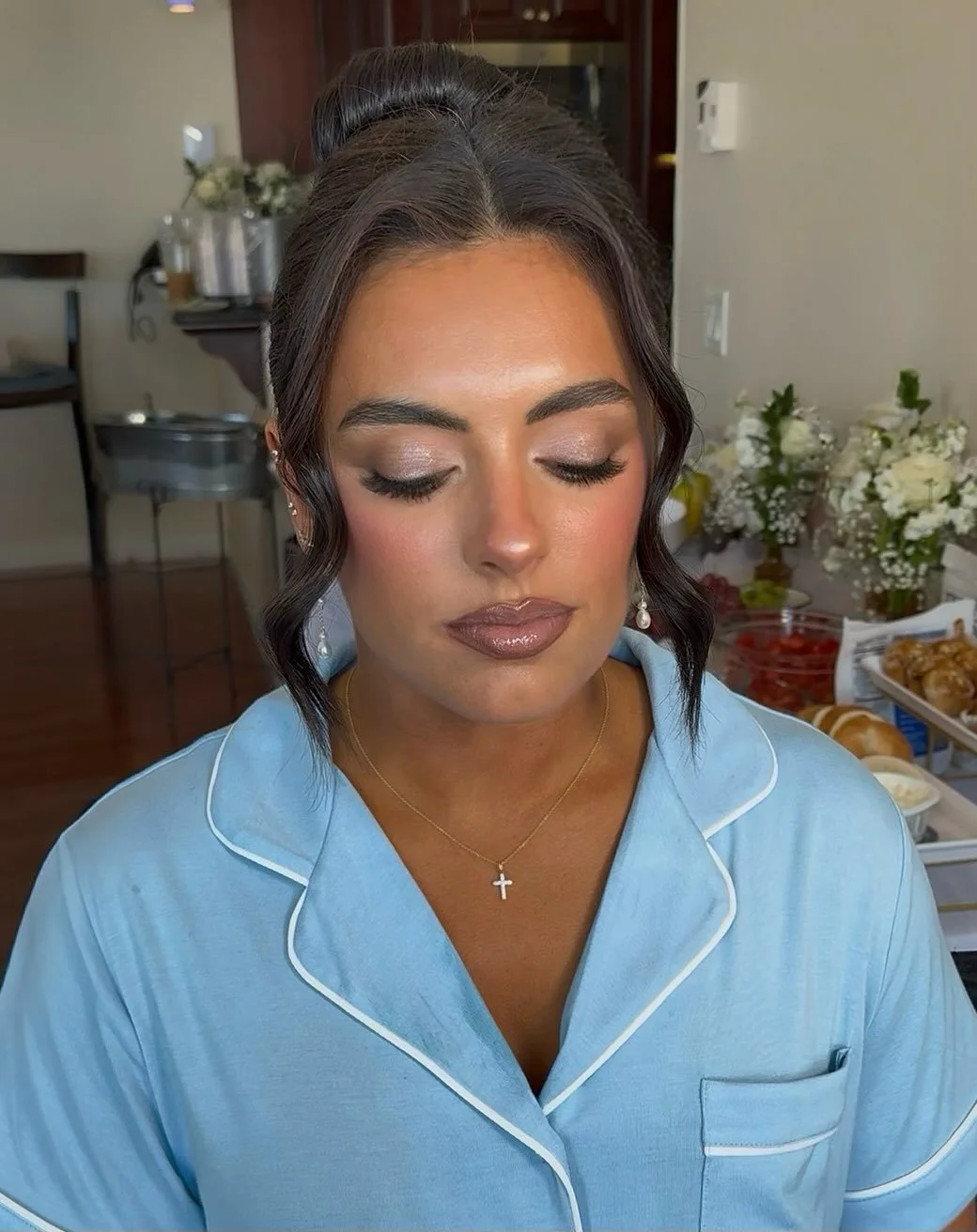 Soft glam never misses ✨

#softglam #makeupartist #bridalmakeupartist #weddingmakeup #newportwedding 

Wedding with @herefortheglam_ 
Hair by @alexandralee1016 &amp; @thesamanthamariebeauty